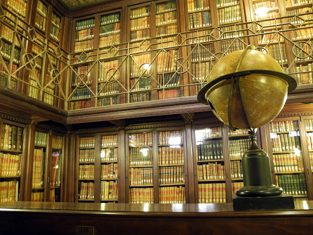 Visita guiada a la 'Biblioteca Pública Arús i a la col·lecció Sherlock Holmes'