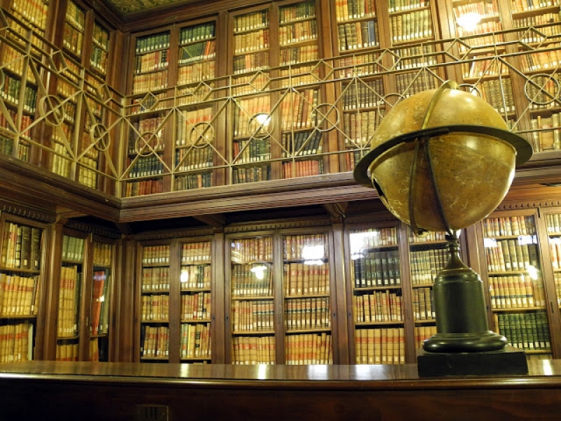Visita guiada a la 'Biblioteca Pblica Ars i a la collecci Sherlock Holmes'